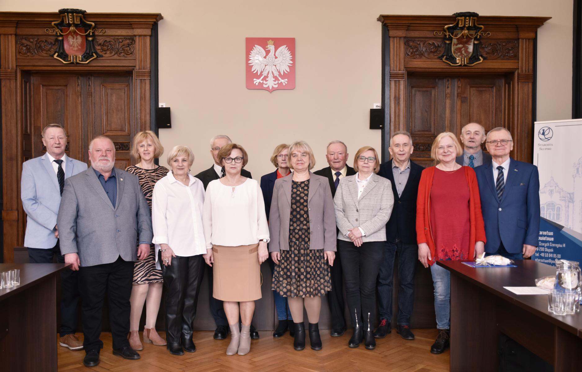 członkowie rady seniorów powiatu slupskiego na I posiedzeniu 